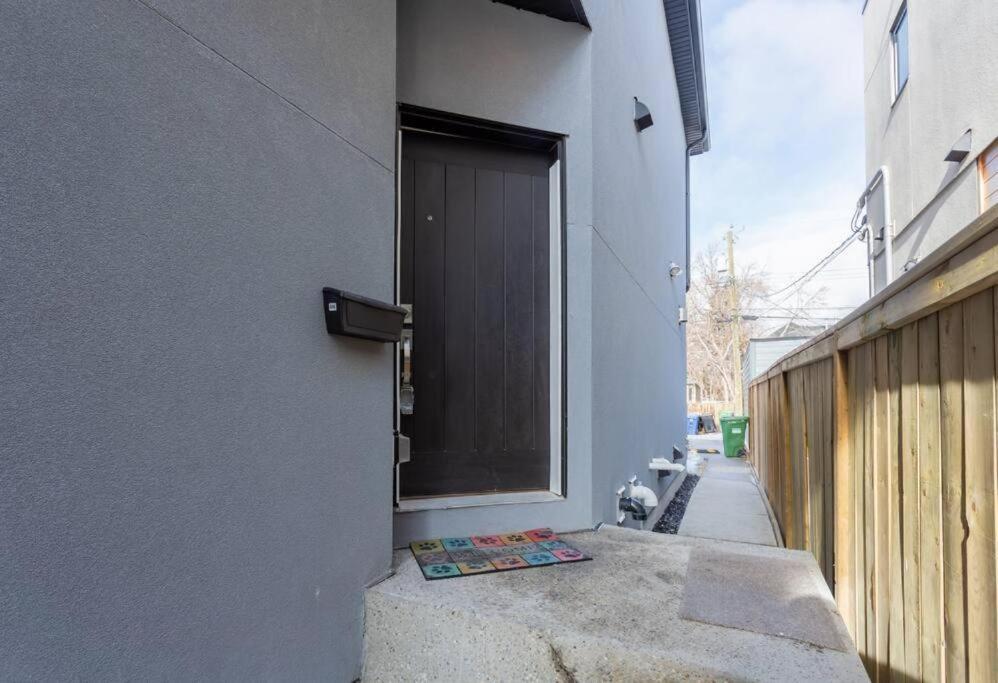 Bluewaters Ensuite Rooms- Shared Home Calgary Exterior photo