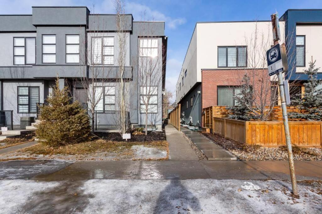 Bluewaters Ensuite Rooms- Shared Home Calgary Exterior photo